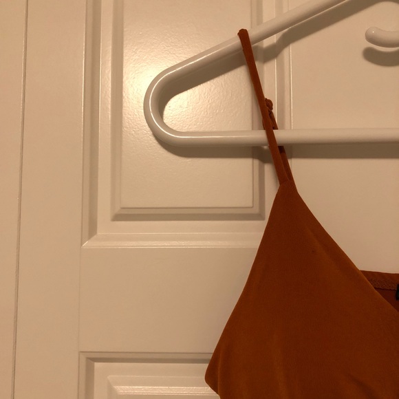 V-neckline Crop Top 💕 - Picture 3 of 3